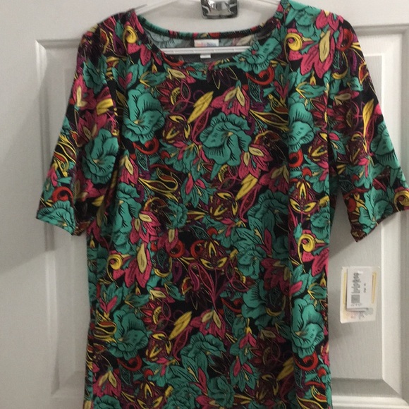 🎉💕BEAUTIFUL BNWT LULAROE XL GIGI TOP💕🎉 - Picture 8 of 8